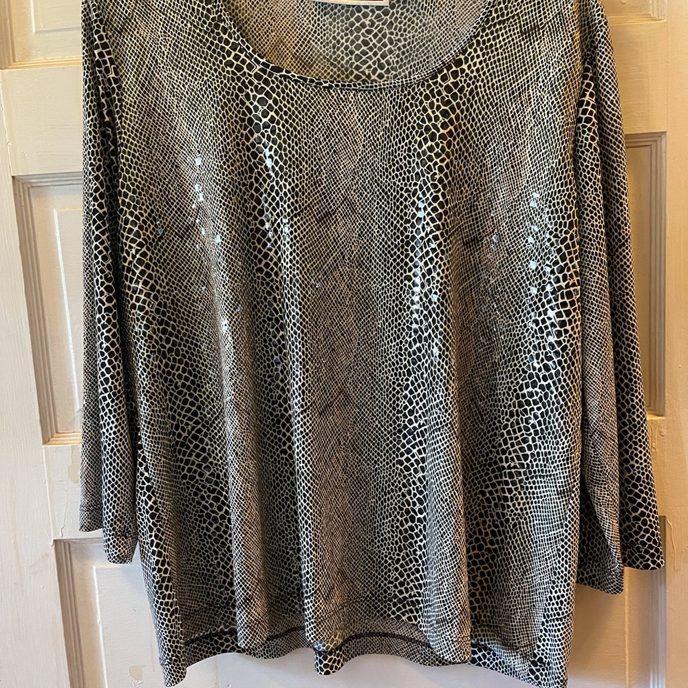 Simonton Says Xl snake print top black white